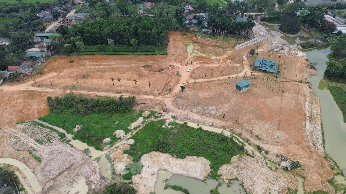 Toàn cảnh khu đất bị đối tượng Nguyễn Xuân Thực và vợ là Nguyễn Thị Nga chiếm dụng để khai thác đất