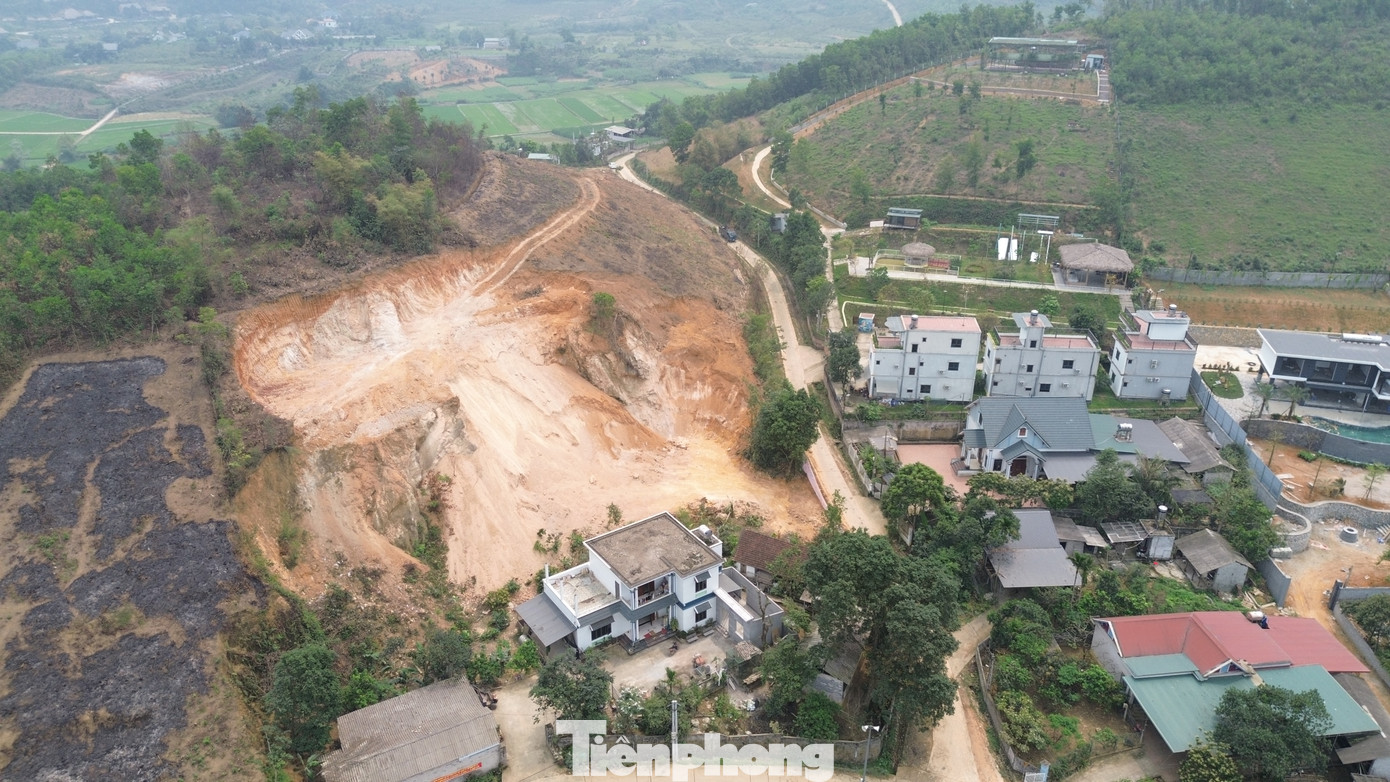 Thời gian gần đây, tại khu vực thôn Quýt (xã Yên Bài, huyện Ba Vì) xảy ra tình trạng khai thác, vận chuyển đất trái phép.