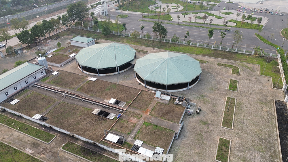 Trạm xử lý nước thải có công suất 7.600 m3/ngày, đêm với mục tiêu xử lý toàn bộ nước thải sinh hoạt cho hơn 20.000 người dân trong Khu đô thị Việt Hưng. Trạm xử lý nước thải có công suất 7.600 m3/ngày, đêm với mục tiêu xử lý toàn bộ nước thải sinh hoạt cho hơn 20.000 người dân trong Khu đô thị Việt Hưng.