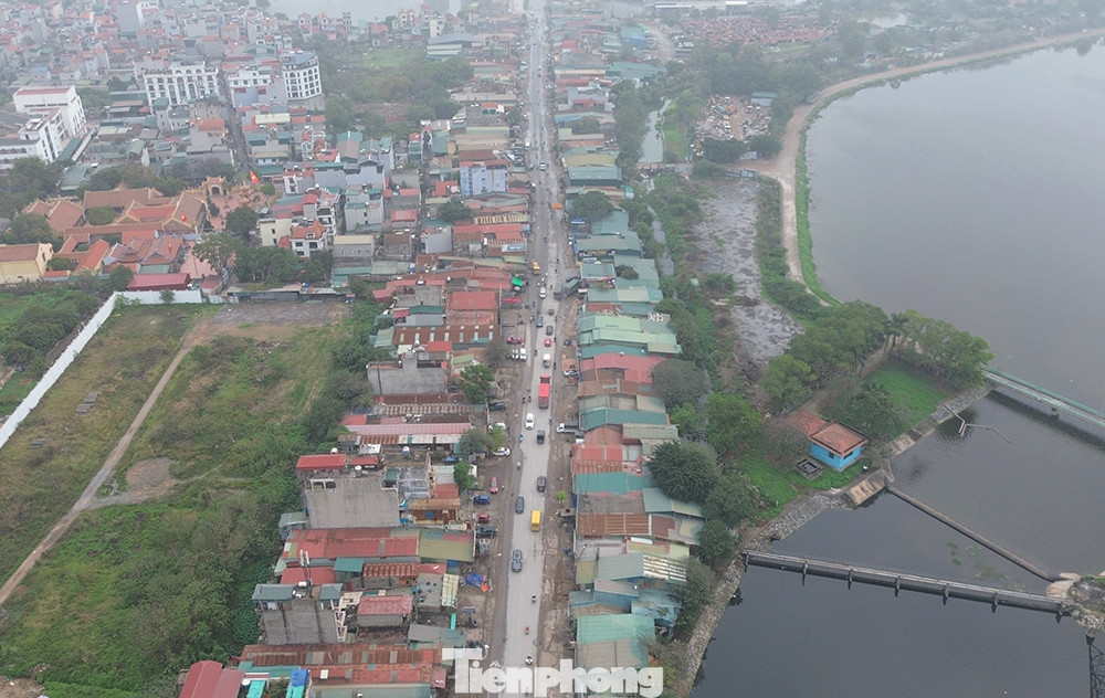 Dự án đầu tư xây dựng đường Tam Trinh được UBND thành phố Hà Nội phê duyệt chủ trương đầu tư năm 2012, thực hiện giai đoạn 2016-2019. Tuyến đường được đầu tư xây dựng dài khoảng 3,5km qua các phường Hoàng Văn Thụ, Yên Sở và Mai Động.