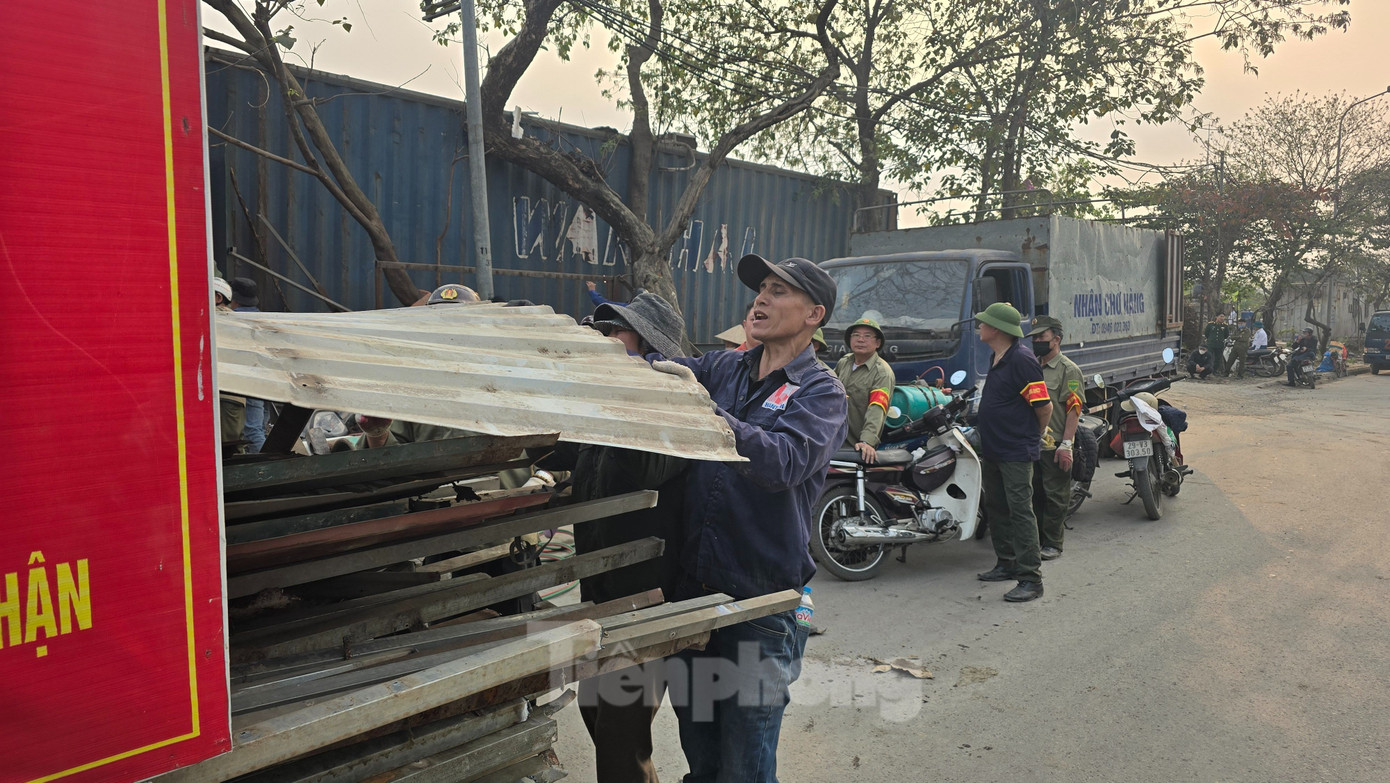 Đồng thời, xem xét trách nhiệm của tập thể, cá nhân theo Chỉ thị số 24- CT/TU ngày 7/8/2023 của Ban Thường vụ Thành ủy “Về việc tăng cường kỷ cương, kỷ luật và trách nhiệm giải quyết công việc trong hệ thống chính trị Thành phố” nếu để xảy ra sai phạm.