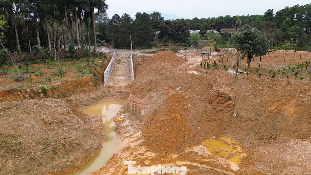 Vợ chồng đối tượng Nguyễn Xuân Thực đã chiếm hơn 27.500m2 và khai thác 14.000m3 Vợ chồng đối tượng Nguyễn Xuân Thực đã chiếm hơn 27.500m2 và khai thác 14.000m3