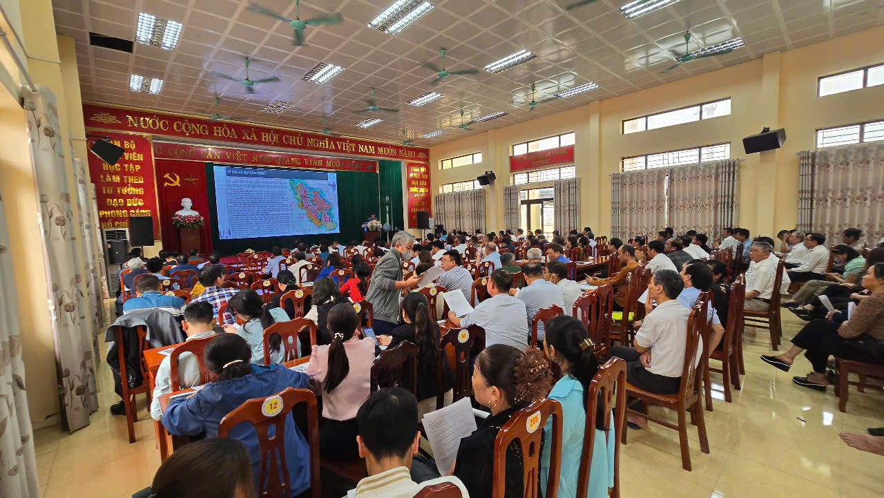 Toàn cảnh hội nghị lấy ý kiến về nhiệm vụ quy hoạch phân khu đô thị phía Tây Vành đại 4- phân đoạn 3 được UBND huyện Thanh Oai tổ chức chiều ngày 26/3. Toàn cảnh hội nghị lấy ý kiến về nhiệm vụ quy hoạch phân khu đô thị phía Tây Vành đại 4- phân đoạn 3 được UBND huyện Thanh Oai tổ chức chiều ngày 26/3.