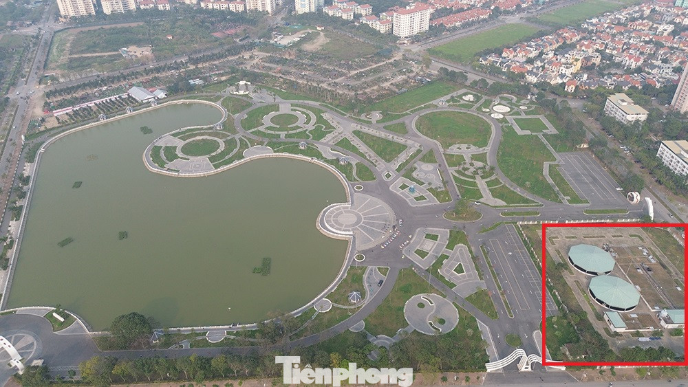 Trạm xử lý nước thải nằm bên cạnh Công viên Long Biên. Trạm xử lý nước thải nằm bên cạnh Công viên Long Biên.