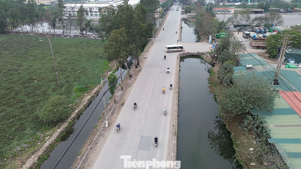 UBND thành phố Hà Nội vừa ban hành Quyết định phê duyệt phương án, vị trí tuyến đường thuộc dự án đầu tư xây dựng cải tạo, nâng cấp tuyến đường 70 đoạn Hà Đông - Văn Điển - nút giao Tứ Hiệp, tỷ lệ 1/500 (đoạn từ khu vực trạm biến áp 110kV Văn Điển đến nút giao Tứ Hiệp) tại thị trấn Văn Điển và các xã: Tam Hiệp, Vĩnh Quỳnh, Tứ Hiệp (huyện Thanh Trì).