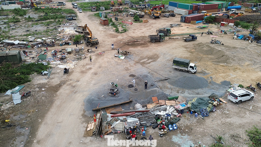 UBND phường Mễ Trì dự kiến, việc di dời tài sản khỏi khu đất Dộc Khoai, Đằng Xung sẽ hoàn thành trước ngày 5/4. UBND phường Mễ Trì dự kiến, việc di dời tài sản khỏi khu đất Dộc Khoai, Đằng Xung sẽ hoàn thành trước ngày 5/4.