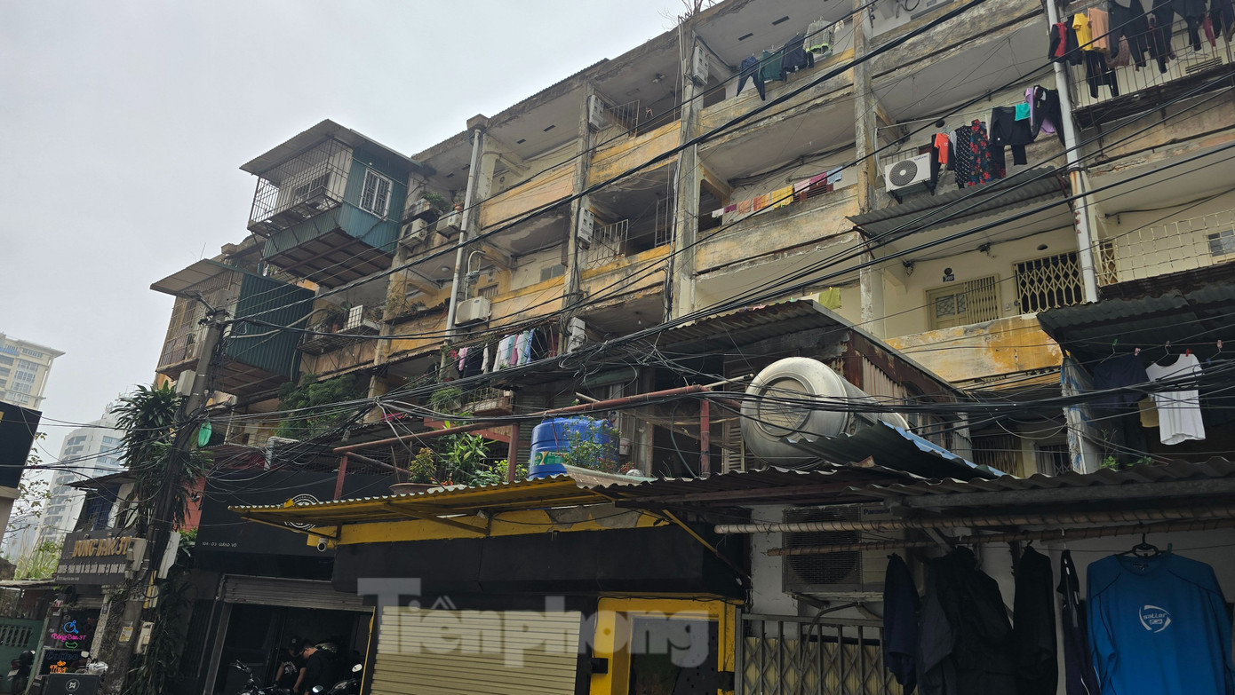 Phó Chủ tịch Hà Nội Dương Đức Tuấn đề nghị quận Ba Đình nghiên cứu xây dựng một số công trình cao tầng mang tính bứt phá gần trục đường Giảng Võ và Kim Mã, nhằm tạo tổ hợp thương mại, dịch vụ với diện tích lớn hơn.