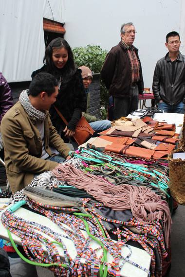 Những chiếc khăn độc đáo kết từ dây