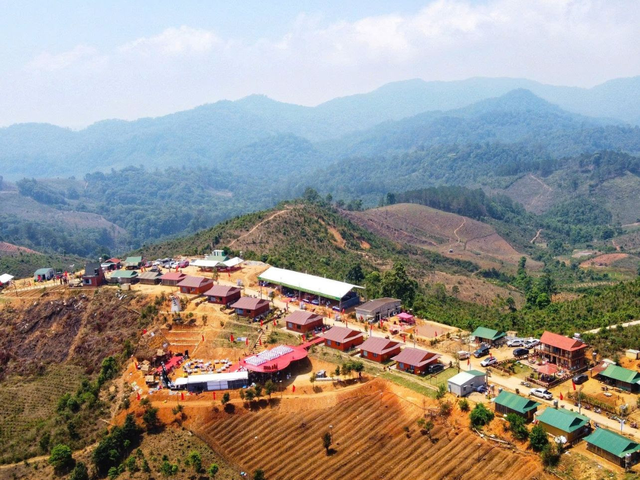 Sáng 9/1, UBND huyện Tu Mơ Rông cho biết, thôn Tái định cư Tu Thó vừa được UBND tỉnh Kon Tum công nhận trở thành làng du lịch cộng đồng, mở ra hướng phát triển mới cho đồng bào Xơ Đăng.