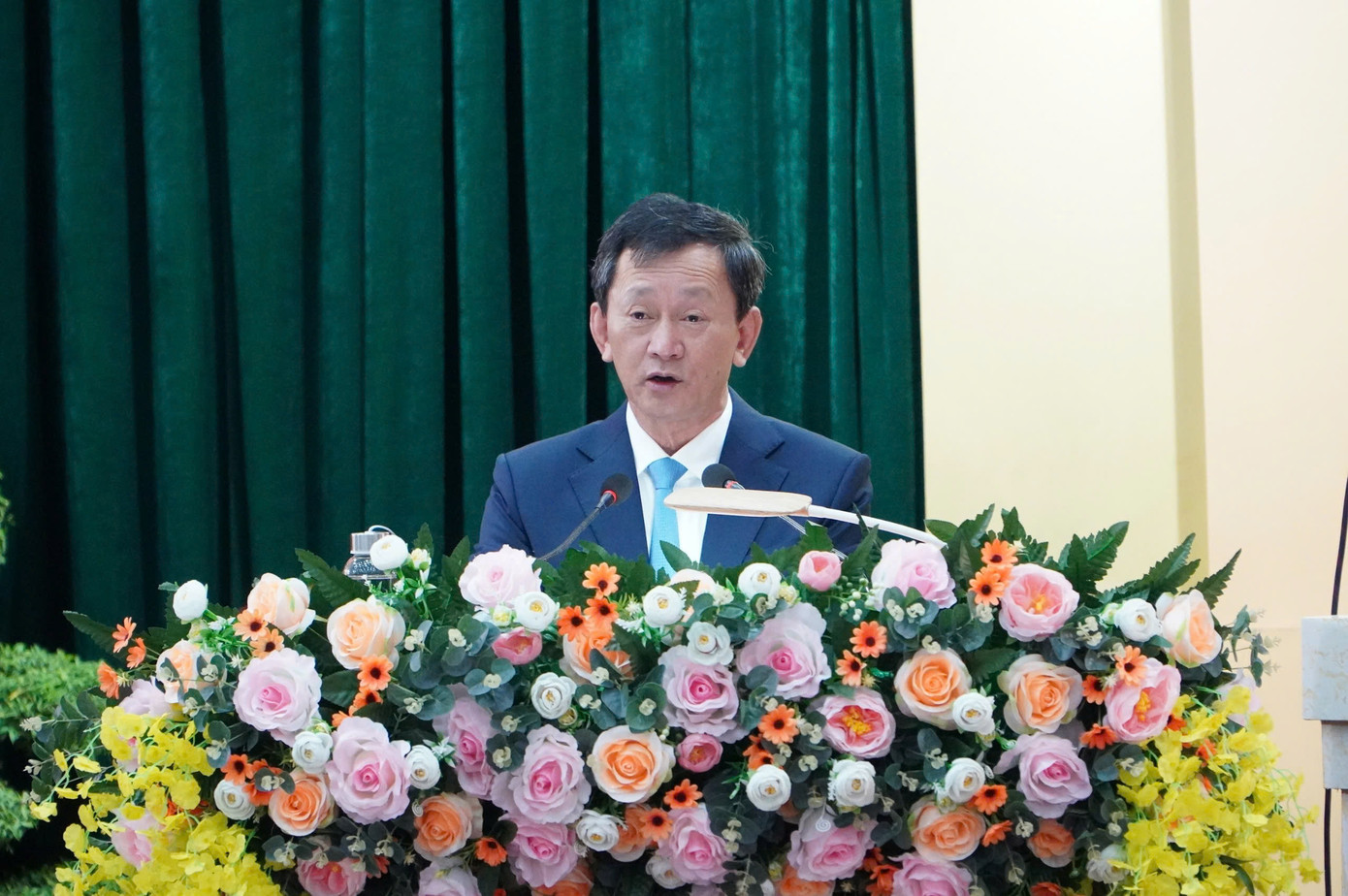 Ông Dương Văn Trang, Bí thư Tỉnh ủy, Chủ tịch HĐND tỉnh Kon Tum phát biểu khai mạc kỳ họp Ông Dương Văn Trang, Bí thư Tỉnh ủy, Chủ tịch HĐND tỉnh Kon Tum phát biểu khai mạc kỳ họp