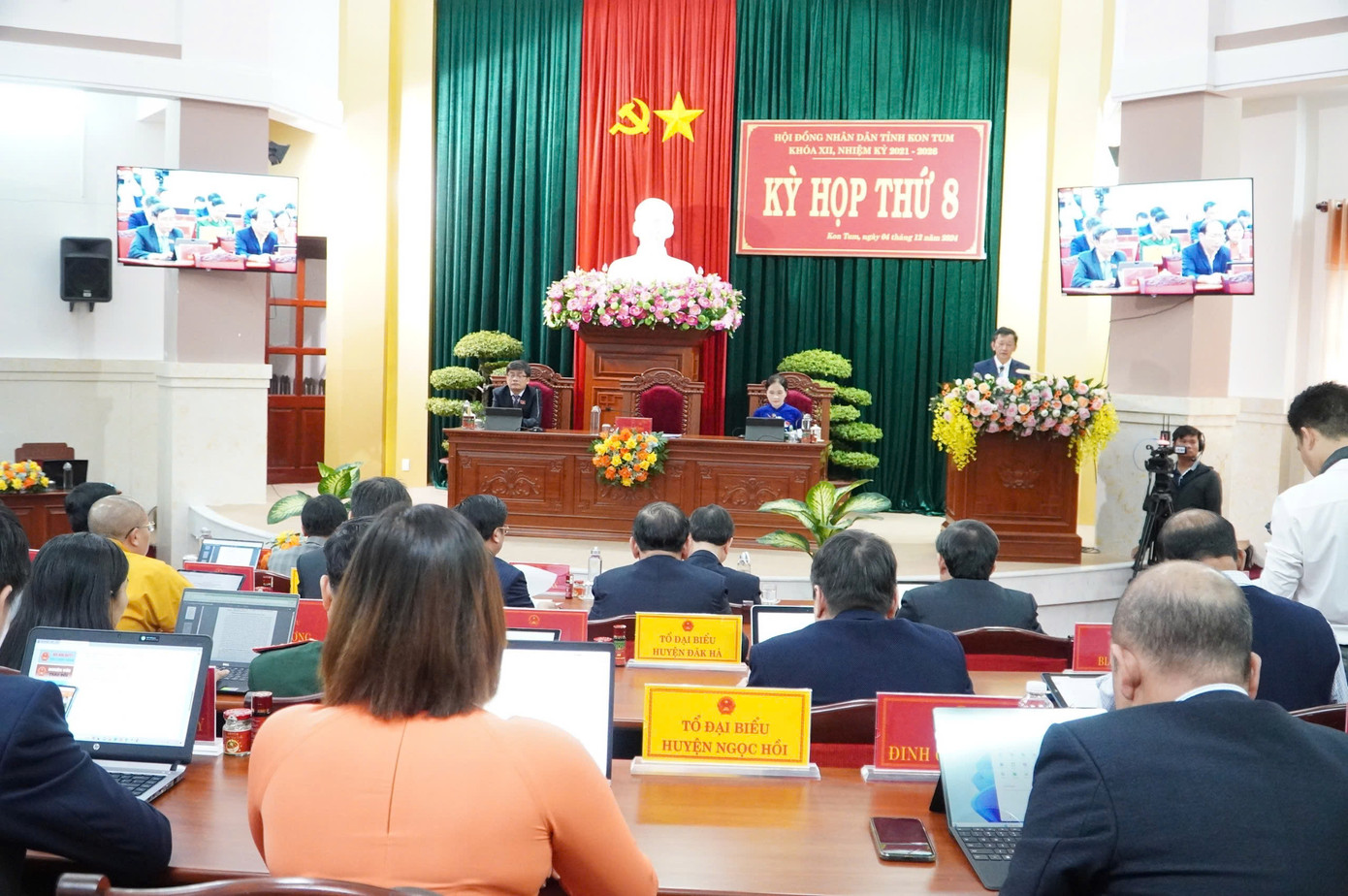 Toàn cảnh kỳ họp thứ 8 tỉnh Kon Tum Toàn cảnh kỳ họp thứ 8 tỉnh Kon Tum