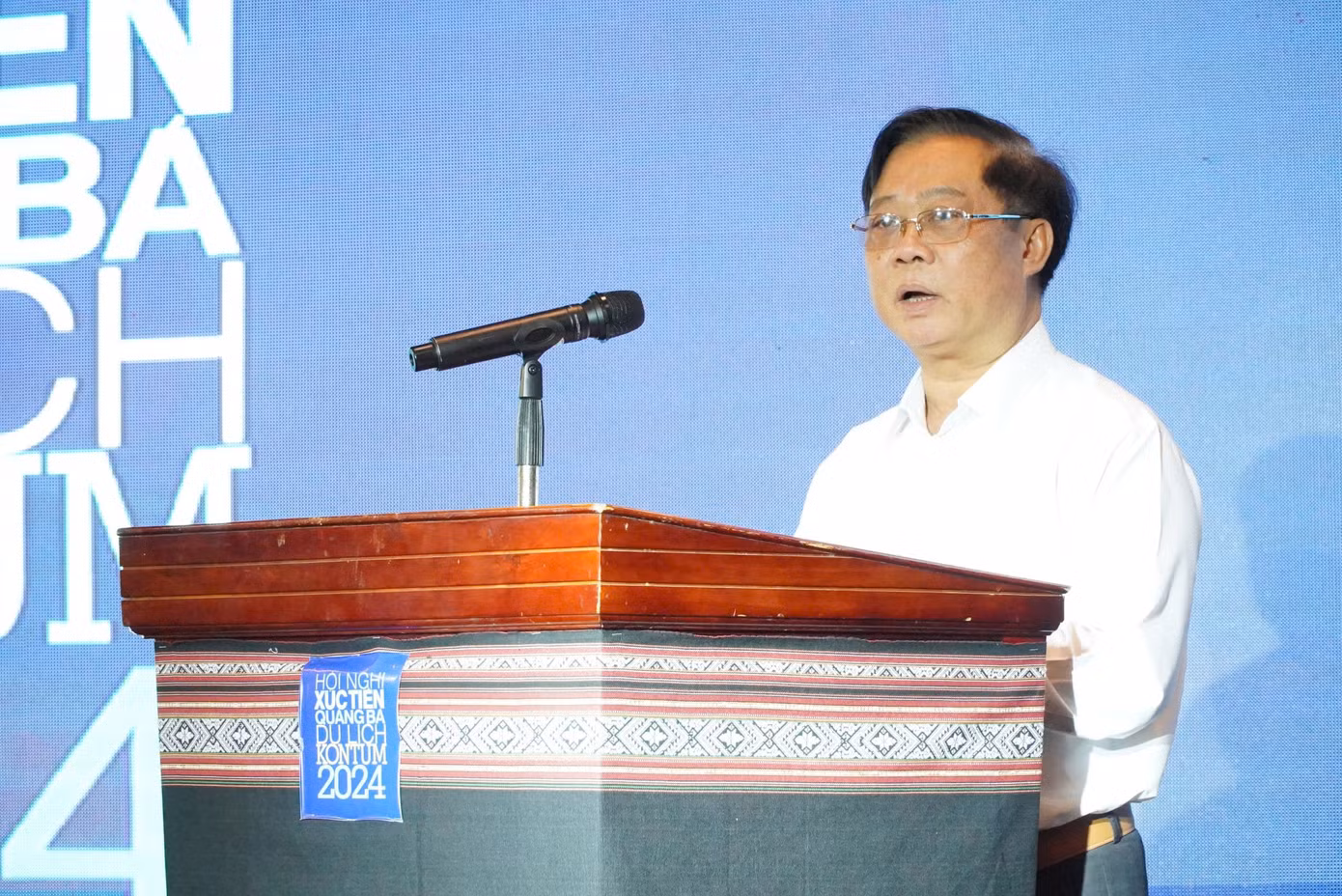 Ông Phạm Văn Thủy - Phó Cục trưởng Cục Du lịch Quốc gia Việt Nam - phát biểu tại hội nghị.