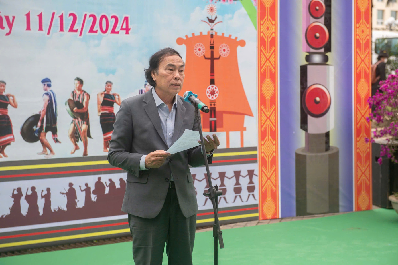Ông Nguyễn Văn Bình - Giám đốc Sở VH-TT&amp;DL tỉnh Kon Tum - phát biểu khai mạc lễ hội đường phố. Đây là sự kiện nằm trong khuôn khổ các hoạt động của Tuần Văn hóa - Du lịch lần thứ V và Liên hoan cồng chiêng, xoang các DTTS tỉnh Kon Tum lần thứ II, năm 2024.