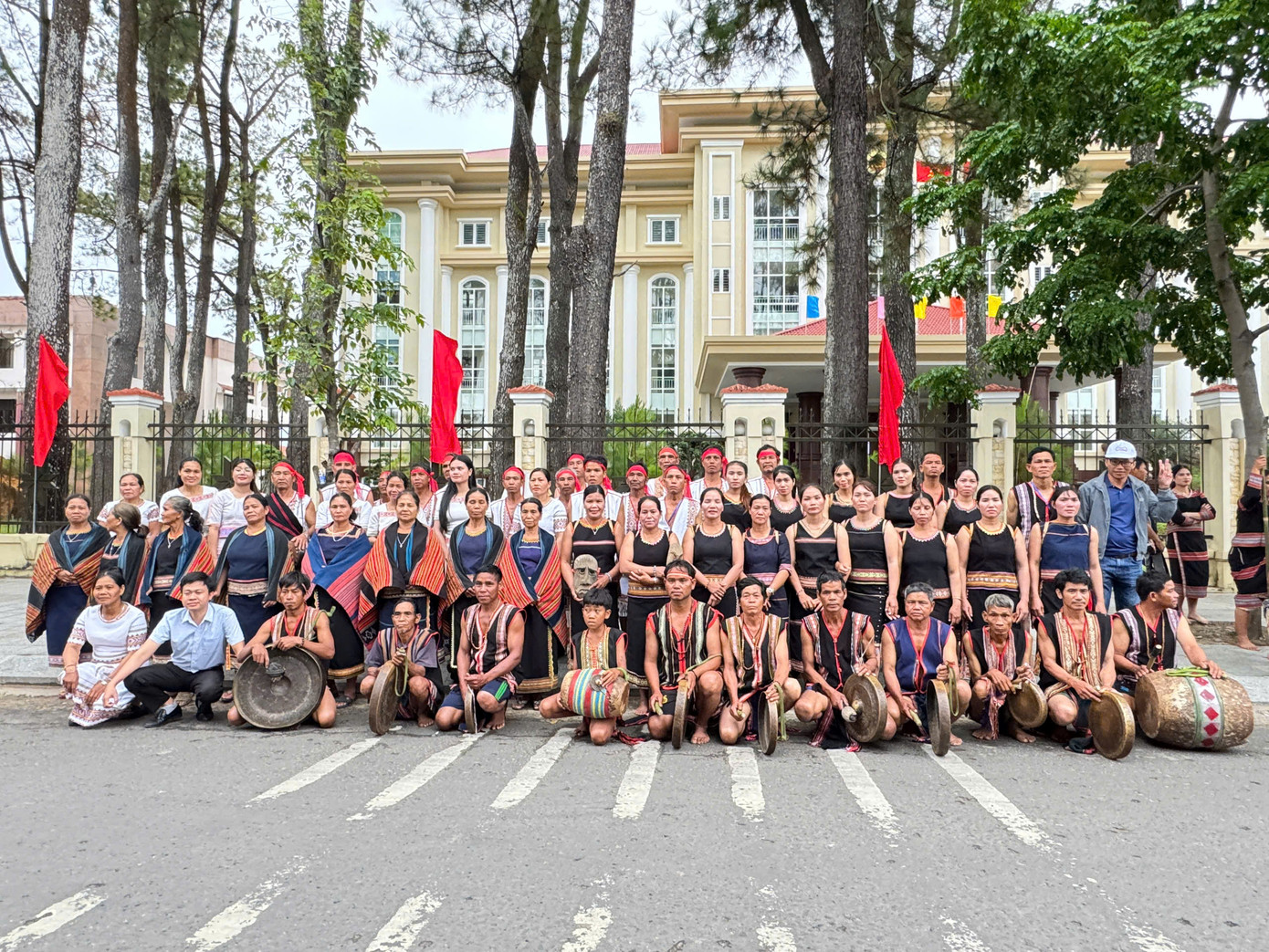 Mặc dù chỉ diễn ra trong thời gian ngắn, lễ hội đường phố đã tạo nên một không gian văn hóa đặc sắc, đa dạng và phong phú đến từ đồng bào dân tộc thiểu số tại Kon Tum.