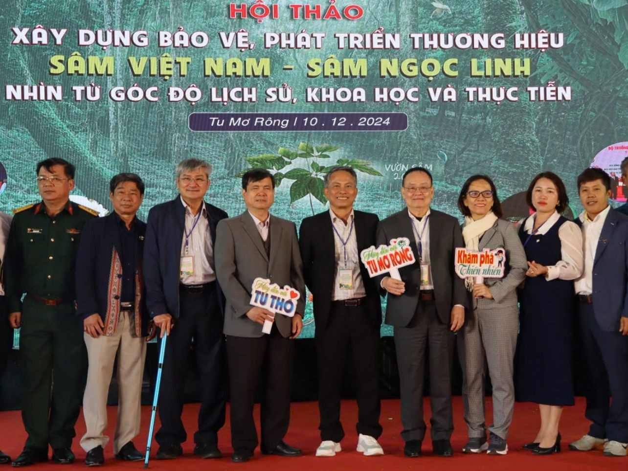 Tu Thó còn là ngôi làng tái định cư đầu tiên ở Kon Tum được chọn để đăng cai 2 sự kiện mang tầm vóc quốc tế và có ảnh hưởng đến ngành sâm.