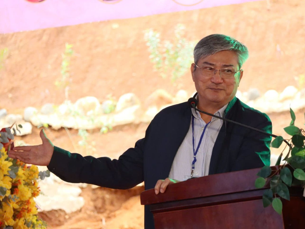 GS.TS Trần Công Luận trình bày nghiên cứu đánh giá toàn diện về nguồn gen cây Sâm Việt Nam. GS.TS Trần Công Luận trình bày nghiên cứu đánh giá toàn diện về nguồn gen cây Sâm Việt Nam.