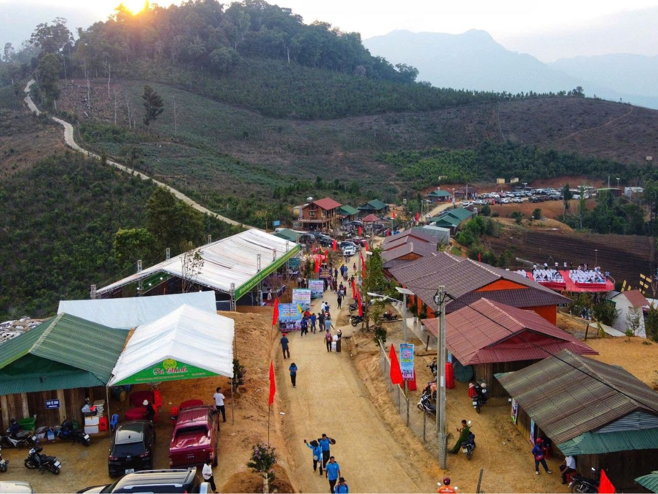 Hội thảo sâm Ngọc Linh tại làng tái định cư Tu Thó, huyện Tu Mơ Rông, Kon Tum. Hội thảo sâm Ngọc Linh tại làng tái định cư Tu Thó, huyện Tu Mơ Rông, Kon Tum.