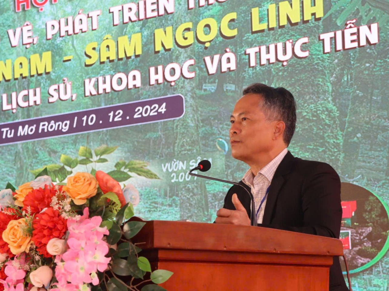 Ông Võ Trung Mạnh - Chủ tịch UBND huyện Tu Mơ Rông phát biểu khai mạc hội thảo. Ông Võ Trung Mạnh - Chủ tịch UBND huyện Tu Mơ Rông phát biểu khai mạc hội thảo.