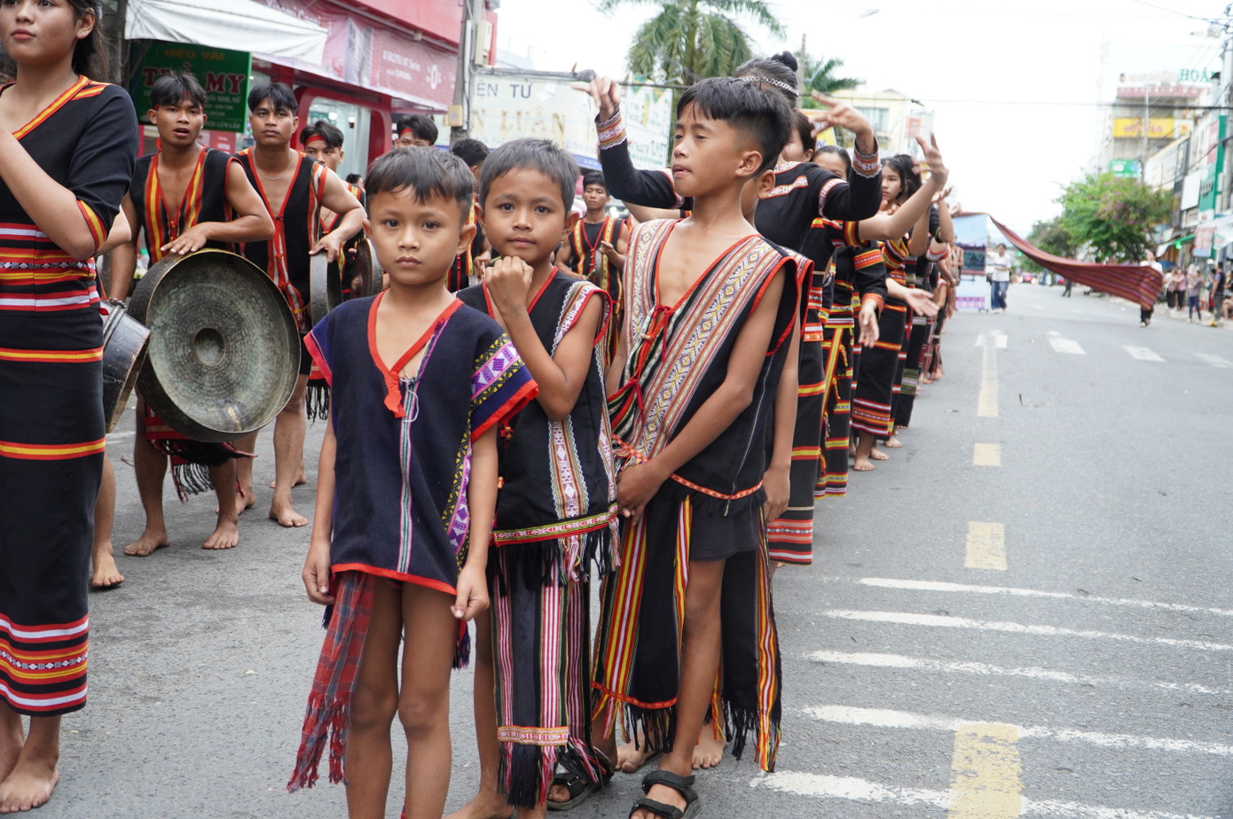 Nhiều nghệ nhân nhí không giấu được sự hồi hộp khi tham gia vào một sự kiện lớn.