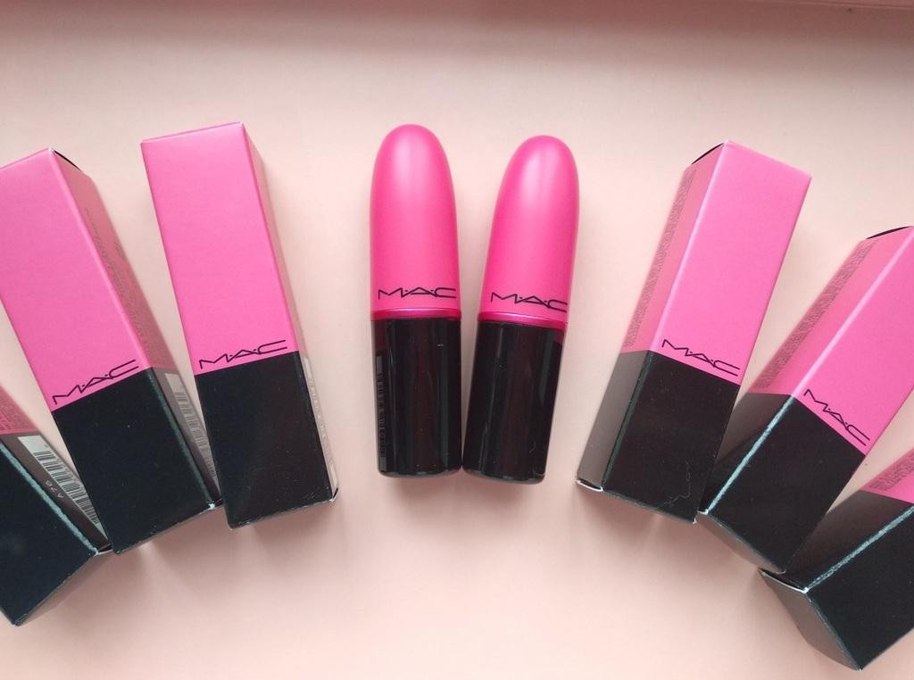 Ngay cả những sản phẩm đã được sử dụng kiểu như son đã dùng thử hay nước hoa dùng được vài lần vẫn bán chạy như thường. Ví dụ như son Mac màu Candy Yum Yum. Ngay cả những sản phẩm đã được sử dụng kiểu như son đã dùng thử hay nước hoa dùng được vài lần vẫn bán chạy như thường. Ví dụ như son Mac màu Candy Yum Yum.