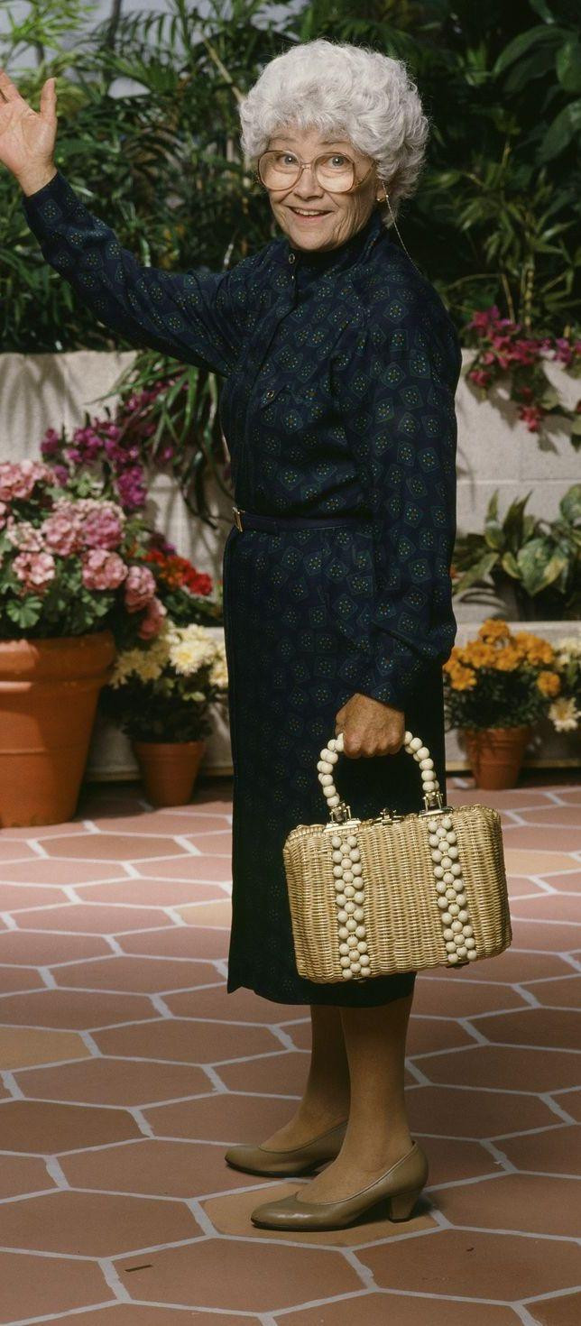 Tất cả những cô gái vàng trong làng thời trang đều có ít nhất một chiếc túi mây đan.