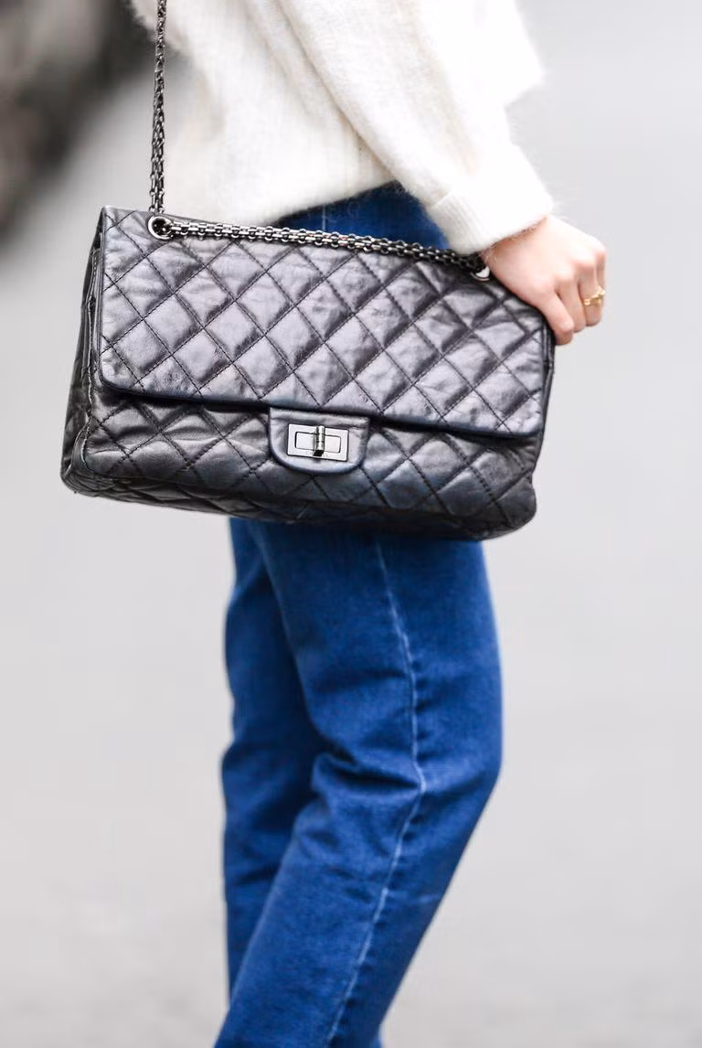 Chanel 2.55 được ra mắt lần đầu vào năm 1955.