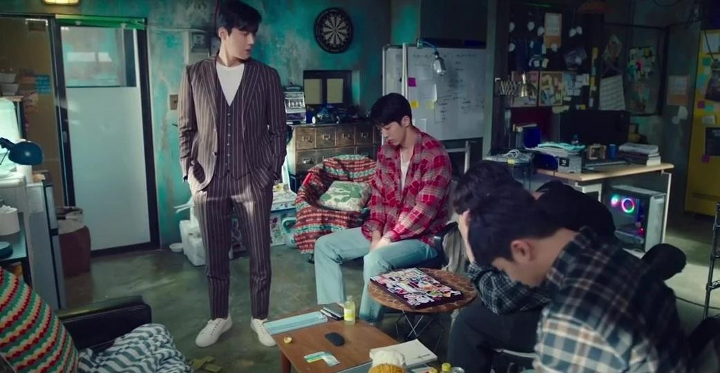 Tất nhiên họ không có trách nhiệm phải ở lại hay phải giúp đỡ ai nhưng họ sẽ luôn thoái lui trước ai đó cần họ nâng đỡ, hỗ trợ.