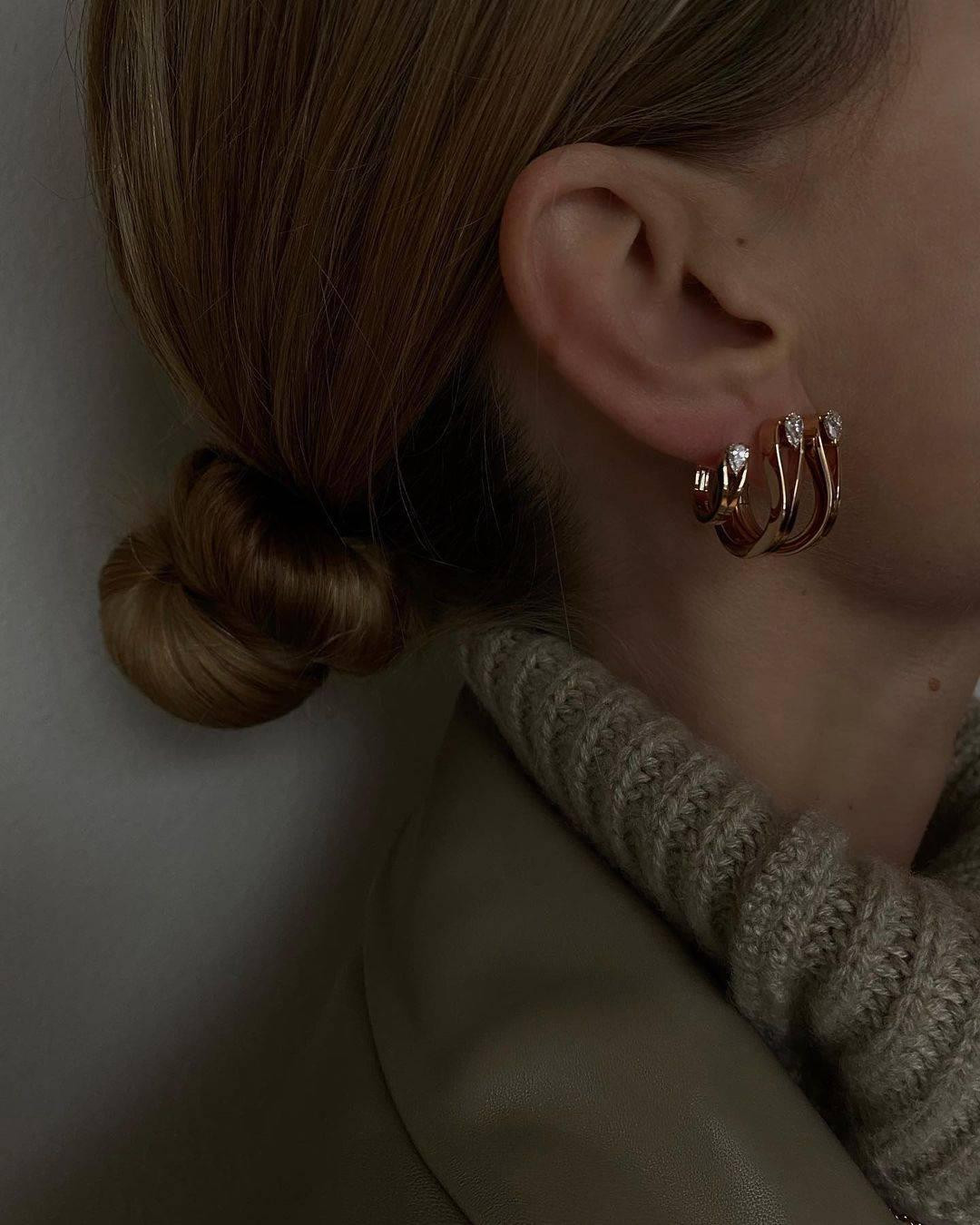 Double hoops, hoa tai 2 vòng nâng cấp hoa tai cổ điển.