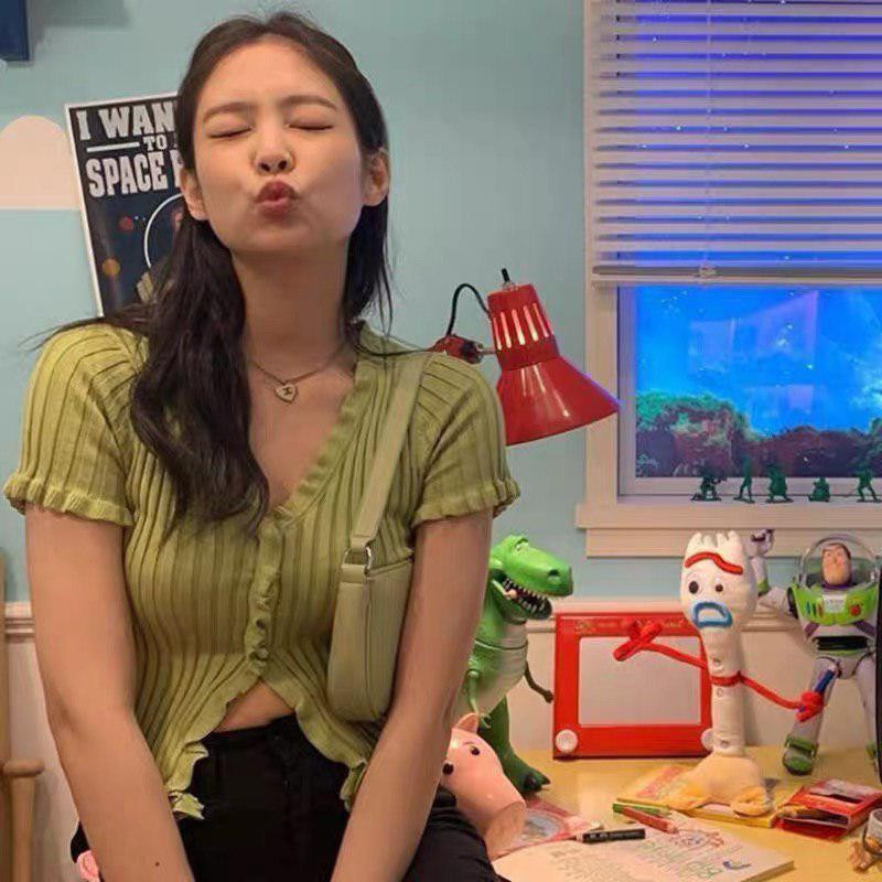 Jennie cũng từng mặc và đáng yêu không kém. Jennie cũng từng mặc và đáng yêu không kém.