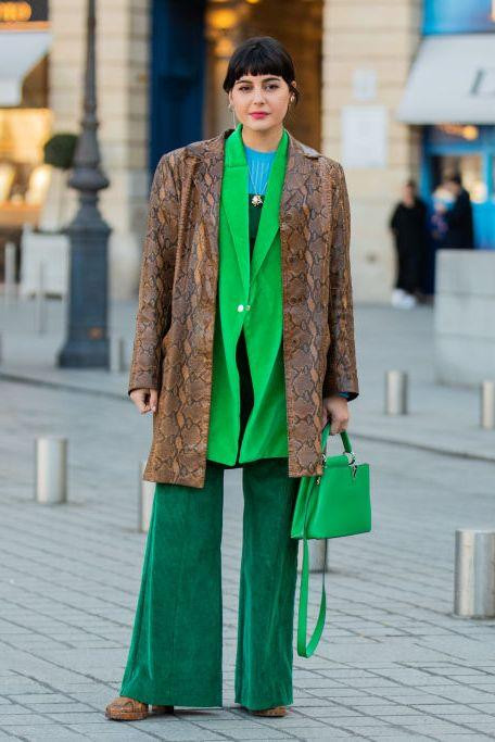 Mặc trên người 2 - 3 loại vải khác nhau tự nhiên thời trang hơn hẳn.