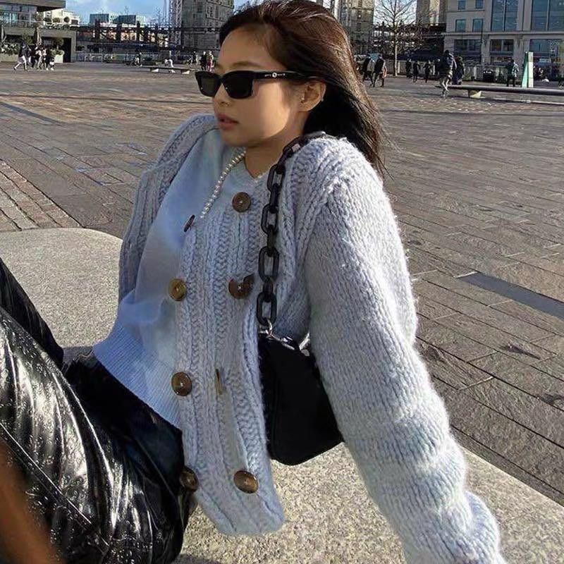 Dáng túi hot những năm 2000. Dáng túi hot những năm 2000.