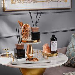 Những lọ nến thơm, tinh dầu khuyếch tán thường được thiết kế rất đẹp, có thể tận dụng để làm phụ kiện décor luôn cho nhà của bạn. Những lọ nến thơm, tinh dầu khuyếch tán thường được thiết kế rất đẹp, có thể tận dụng để làm phụ kiện décor luôn cho nhà của bạn.