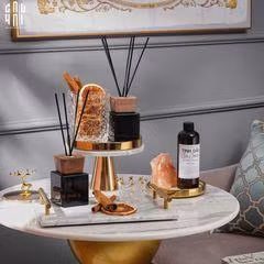 Những lọ nến thơm, tinh dầu khuyếch tán thường được thiết kế rất đẹp, có thể tận dụng để làm phụ kiện décor luôn cho nhà của bạn. Những lọ nến thơm, tinh dầu khuyếch tán thường được thiết kế rất đẹp, có thể tận dụng để làm phụ kiện décor luôn cho nhà của bạn.