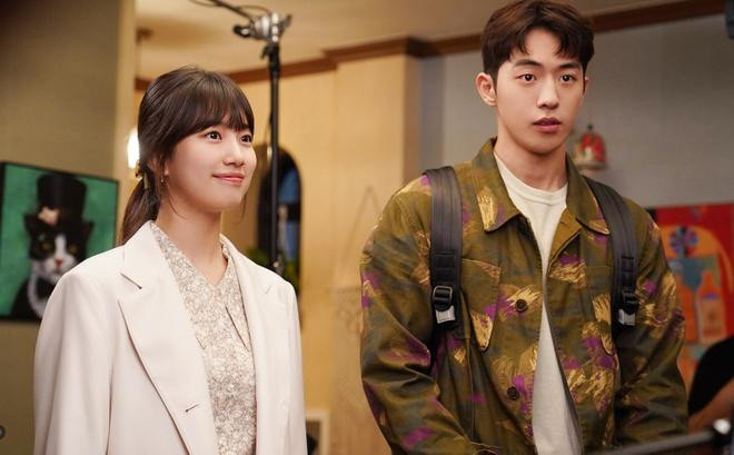 Hãy ở cạnh những người thành công. Họ là những người luôn có cái nhìn lạc quan trong cuộc sống và luôn tích cực trước mọi cơ hội. Hãy ở cạnh những người thành công. Họ là những người luôn có cái nhìn lạc quan trong cuộc sống và luôn tích cực trước mọi cơ hội.