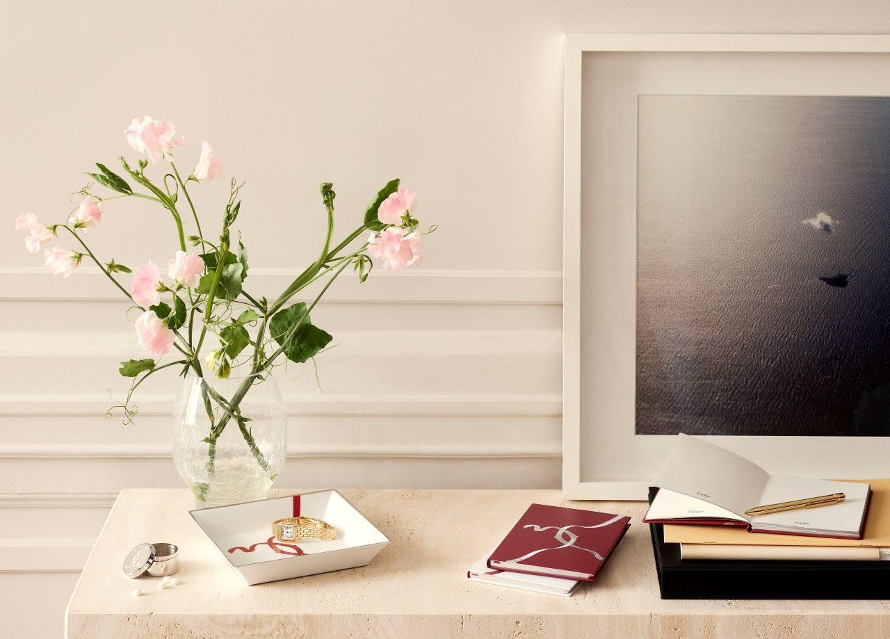 Sự sang trọng là một trạng thái tinh thần được tạo thành từ thói quen sống có tận hưởng. Sự sang trọng là một trạng thái tinh thần được tạo thành từ thói quen sống có tận hưởng.