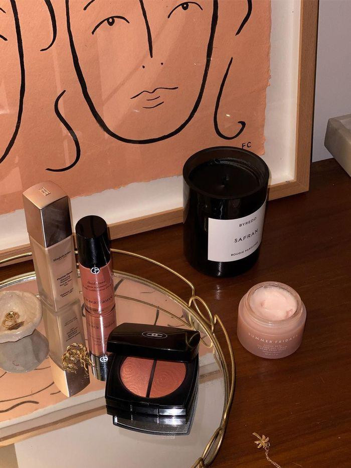 Lợi dụng màu sắc để hòa hợp không gian. Lợi dụng màu sắc để hòa hợp không gian.