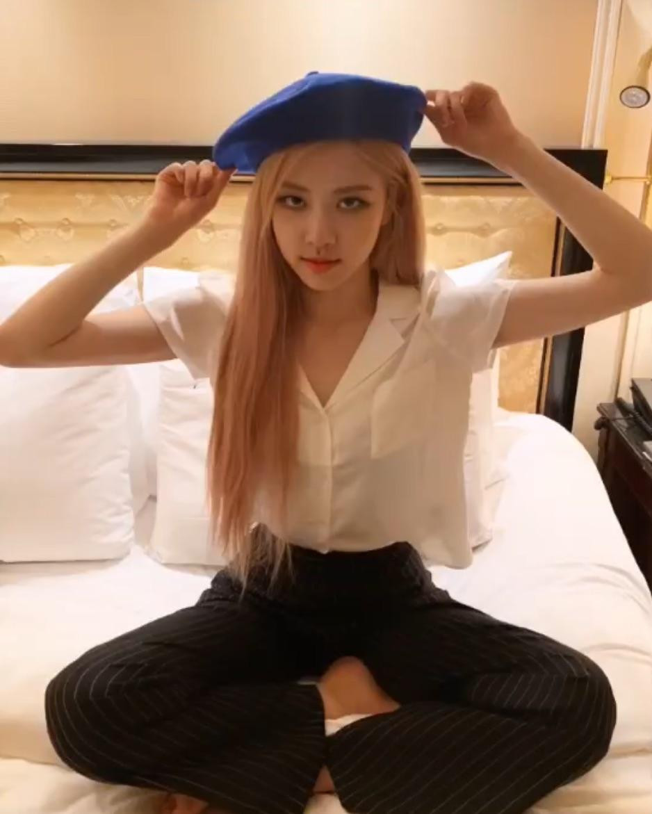 Hãy viết ra hoặc nghĩ đến những thứ bạn cảm thấy biết ơn trong cuộc sống. Hãy viết ra hoặc nghĩ đến những thứ bạn cảm thấy biết ơn trong cuộc sống.