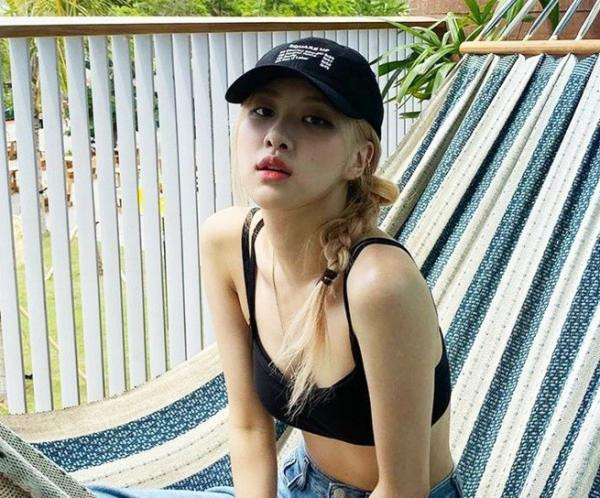 Chỉ mất vài giây để thực hiện nhưng trông có vẻ như bạn rất chú ý đến tóc tai. Chỉ mất vài giây để thực hiện nhưng trông có vẻ như bạn rất chú ý đến tóc tai.