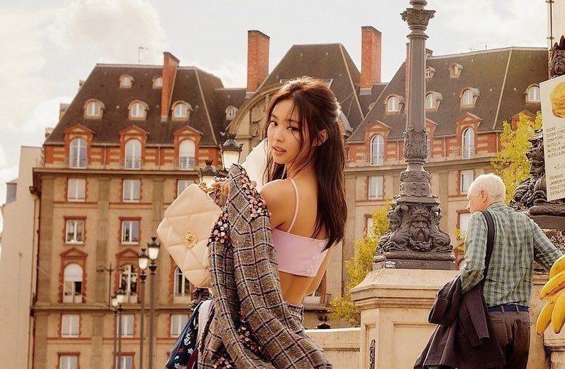 Đừng bao giờ làm bất cứ việc gì chỉ vì tiền. Đừng bao giờ làm bất cứ việc gì chỉ vì tiền.