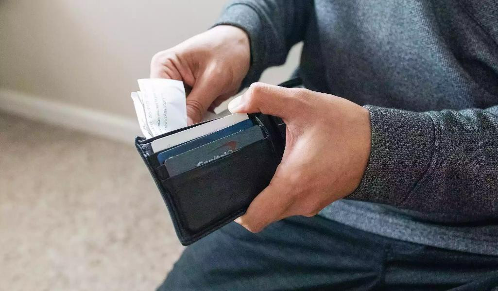 Có những thứ không chấp nhận hậu quả thì thà từ chối ngay, nhất là chuyện mượn tiền nong. Có những thứ không chấp nhận hậu quả thì thà từ chối ngay, nhất là chuyện mượn tiền nong.