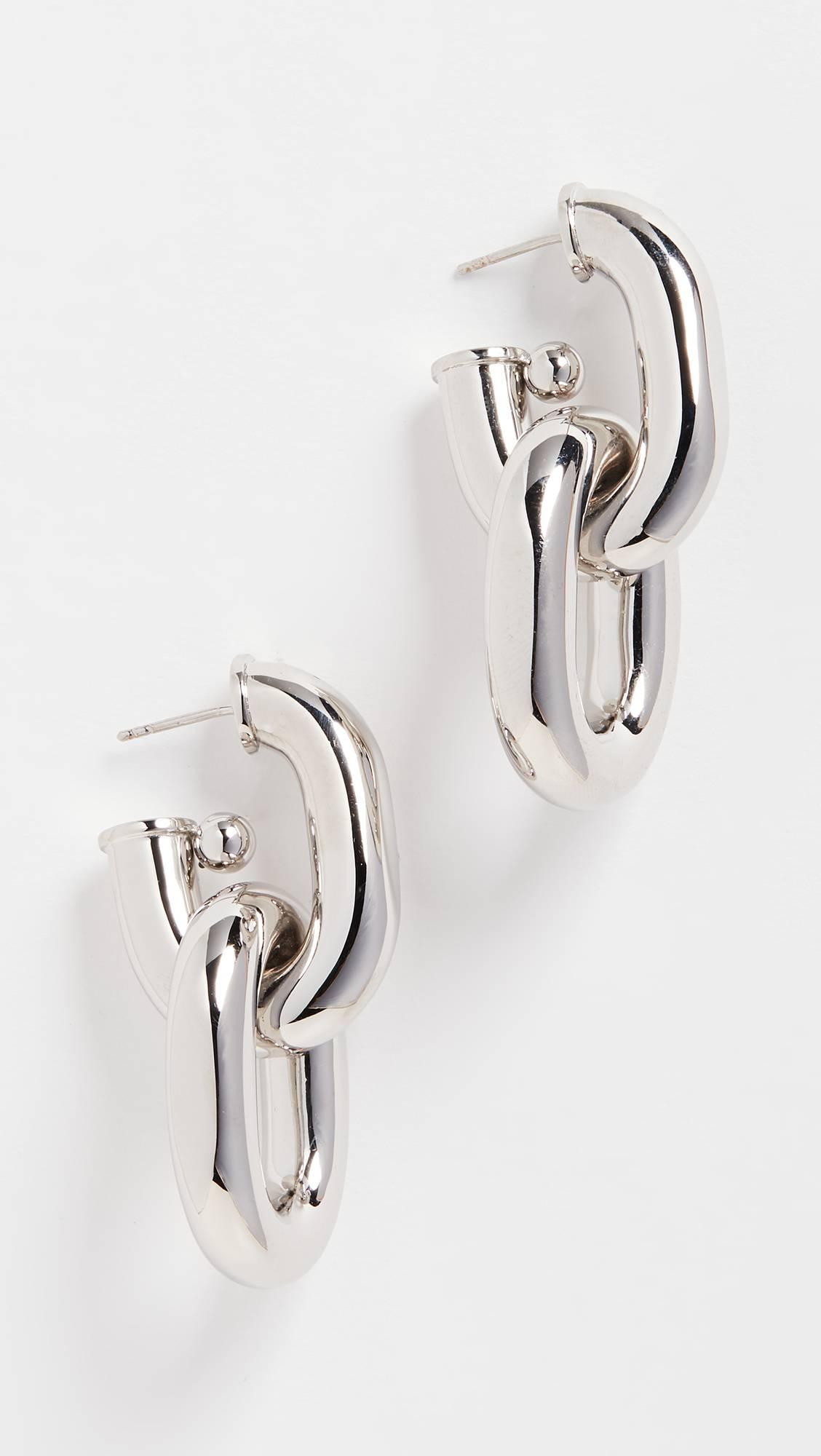 Hơn nữa ánh bạc khiến bạn trông nổi bật mà không bị quá lố.