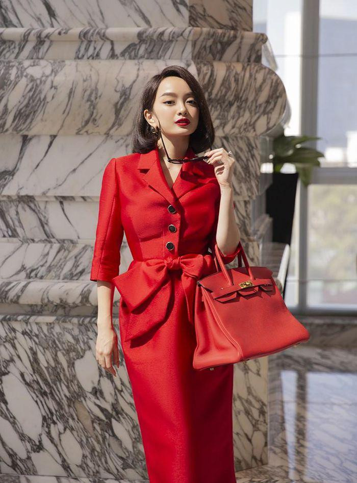 Đừng nghĩ rằng chỉ chăm chút khi đi tiệc thôi, chứ bình thường thì thế nào chẳng được. Đừng nghĩ rằng chỉ chăm chút khi đi tiệc thôi, chứ bình thường thì thế nào chẳng được.