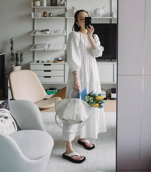 Tủ giày nhà ai cũng có một đôi dép kẹp.