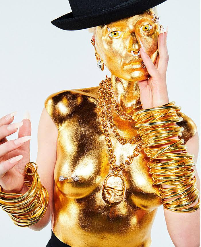 Thiết kế gây sốc của nhà Schiaparelli ngày nay. Thiết kế gây sốc của nhà Schiaparelli ngày nay.