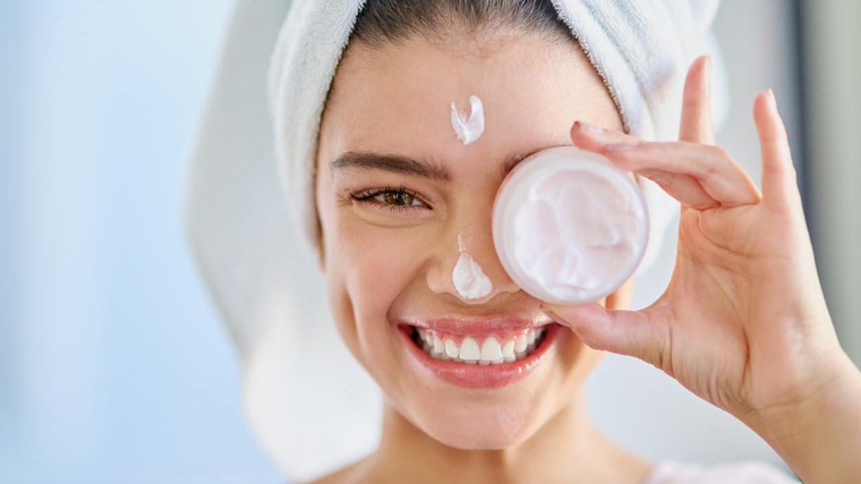 Hãy chọn các loại sản phẩm skincare vì một làn da đẹp, căng bóng. Hãy chọn các loại sản phẩm skincare vì một làn da đẹp, căng bóng.