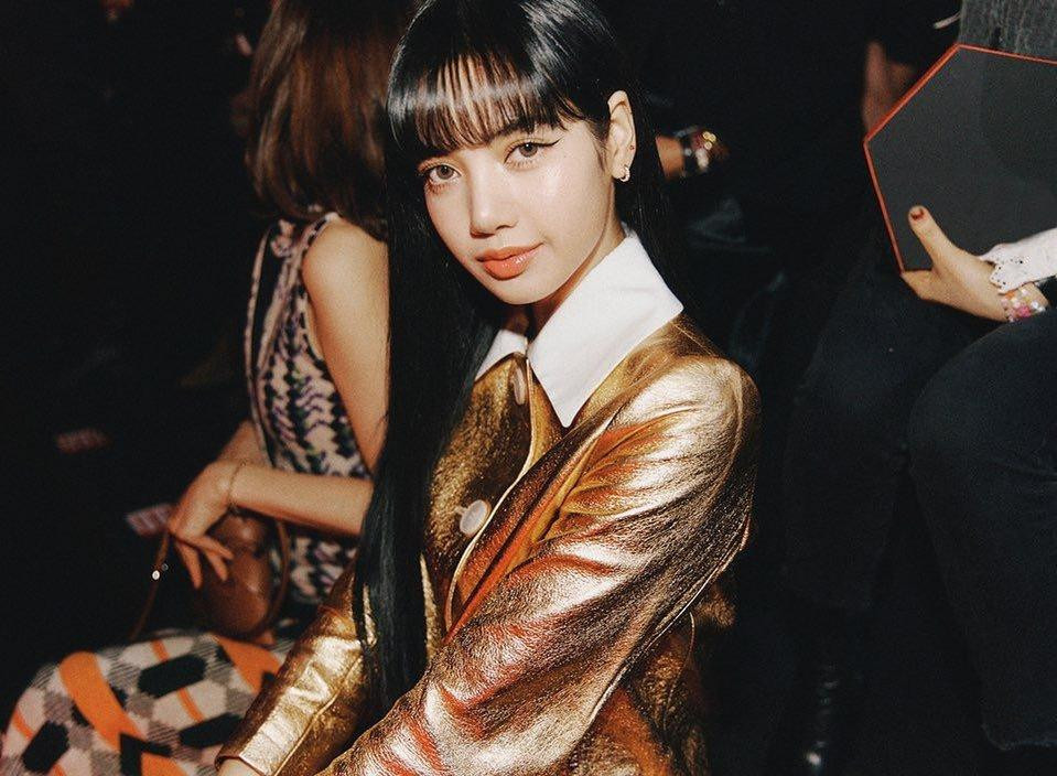 Chúng ta phải đối mặt với những thử thách khác nhau và những trải nghiệm không ai giống ai. Chúng ta phải đối mặt với những thử thách khác nhau và những trải nghiệm không ai giống ai.