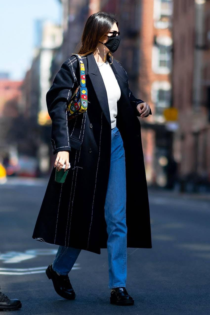 Những nhà mốt xa xỉ, điệu đàng nhất như Prada cũng đã "ngầu hóa" với giày đế thô. Những nhà mốt xa xỉ, điệu đàng nhất như Prada cũng đã "ngầu hóa" với giày đế thô.