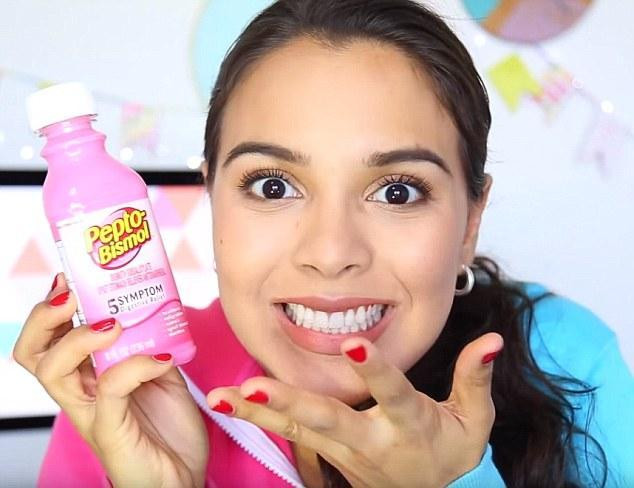 Chai thuốc màu hồng này được đồn thổi về khả năng xóa mờ vết thâm và ngăn ngừa mụn. Chai thuốc màu hồng này được đồn thổi về khả năng xóa mờ vết thâm và ngăn ngừa mụn.