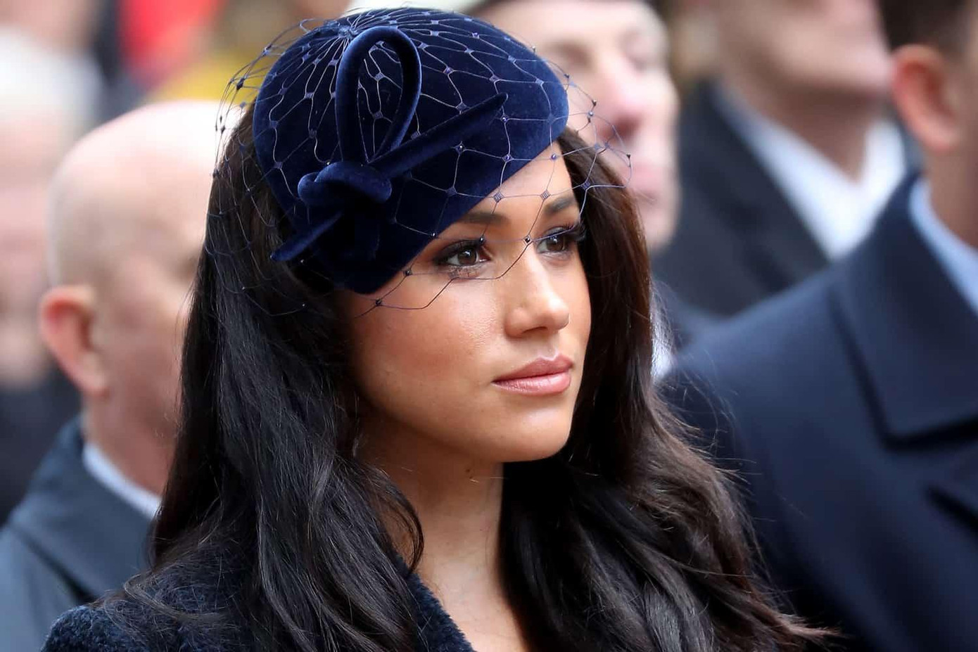 Công nương Kate Middleton vẫn có thể đội mũ mọi lúc mọi nơi, mọi hoàn cảnh mà cô muốn, nhưng Meghan Markle thì không thể làm điều tương tự. Công nương Kate Middleton vẫn có thể đội mũ mọi lúc mọi nơi, mọi hoàn cảnh mà cô muốn, nhưng Meghan Markle thì không thể làm điều tương tự.