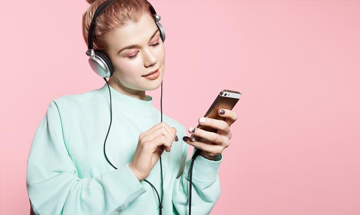 Âm nhạc giúp cho sự phát triển của suy nghĩ và khả năng sáng tạo thăng hoa. Âm nhạc giúp cho sự phát triển của suy nghĩ và khả năng sáng tạo thăng hoa.